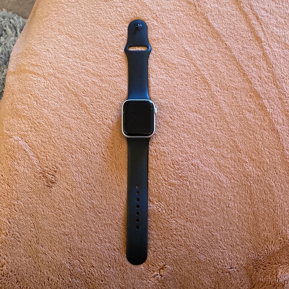Apple Watch. In great condition. I’m only selling it because I got a new watch.